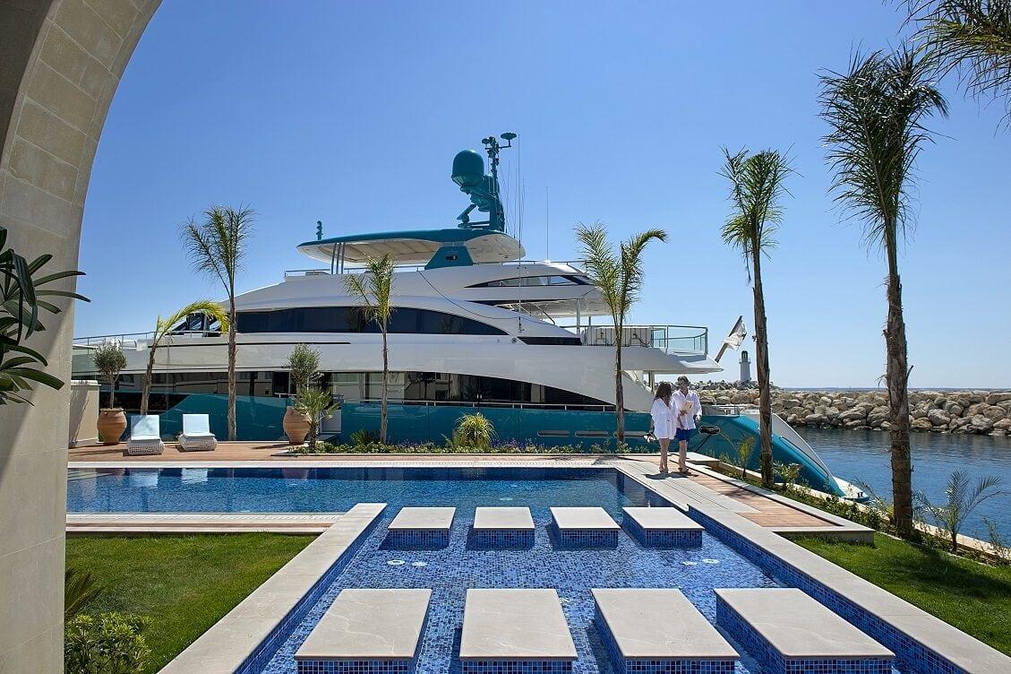 Luxury yacht and villa in Cyprus